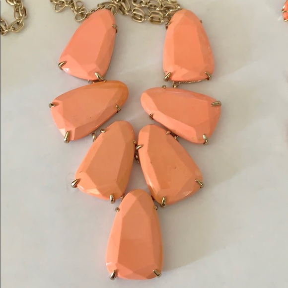 KendraScott Salmon Peach Harlow Statement Necklace - Picture 9 of 10